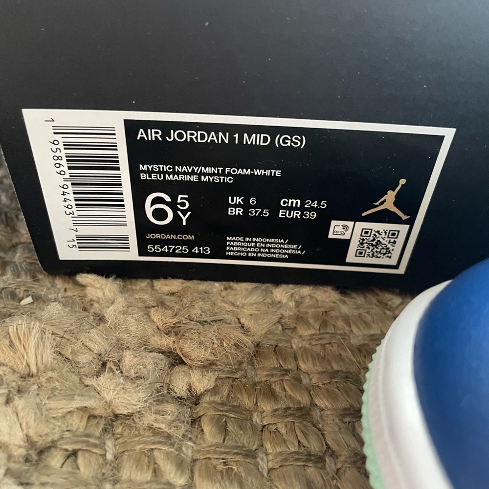 Air Jordan 1 Mid 'Mystic Navy/MintSneakers Size 6.5 Y Big Kids/8 W NIB - Picture 3 of 8